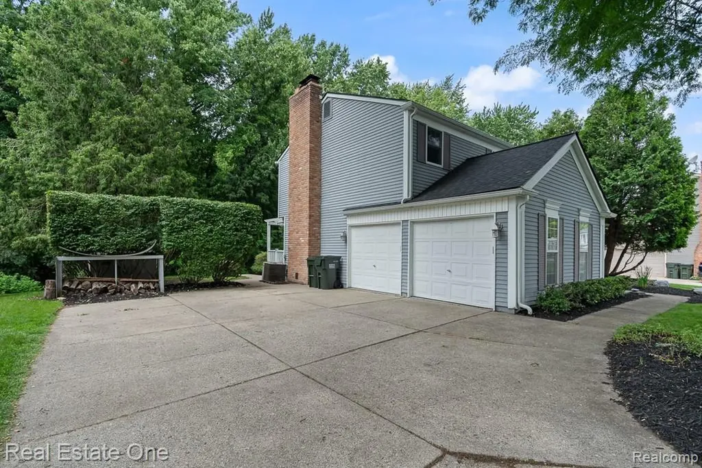 1377 Barneswood Lane Rochester Hills City MI 48306