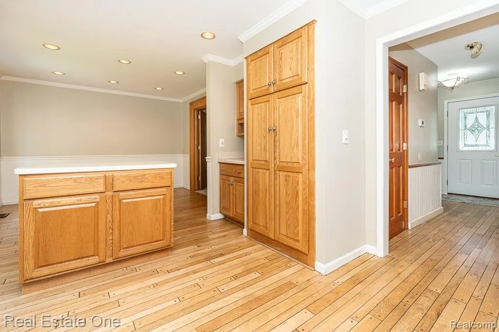 1377 Barneswood Lane Rochester Hills City MI 48306