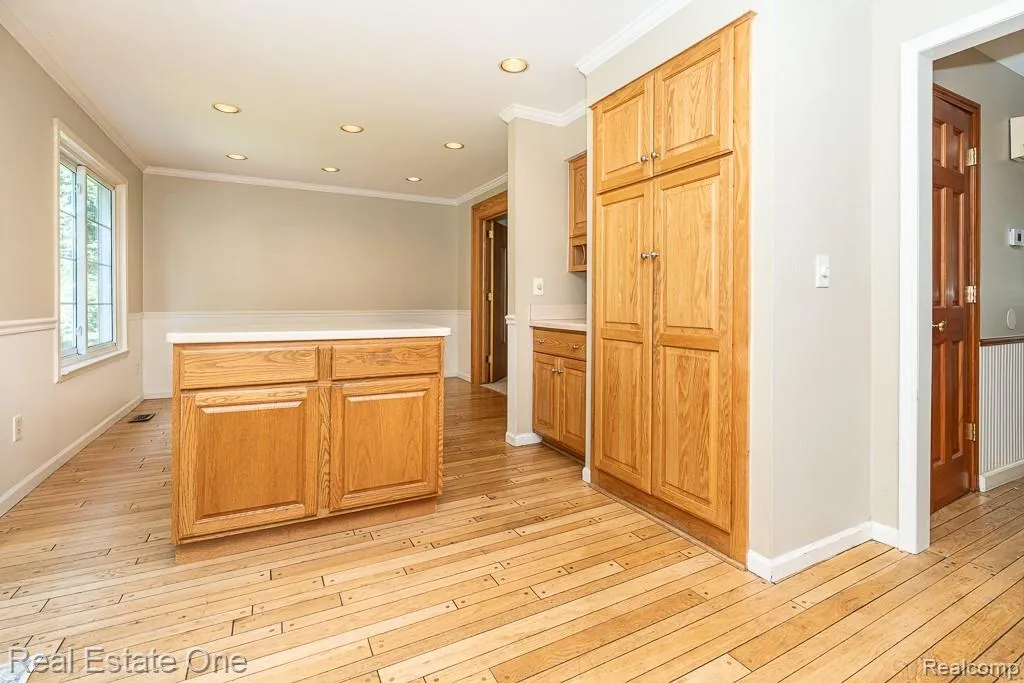 1377 Barneswood Lane Rochester Hills City MI 48306