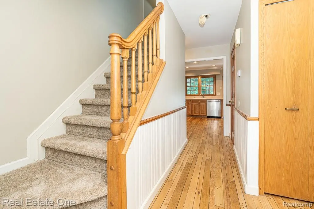 1377 Barneswood Lane Rochester Hills City MI 48306