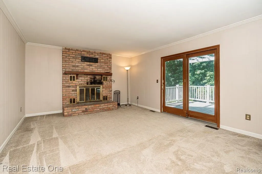 1377 Barneswood Lane Rochester Hills City MI 48306