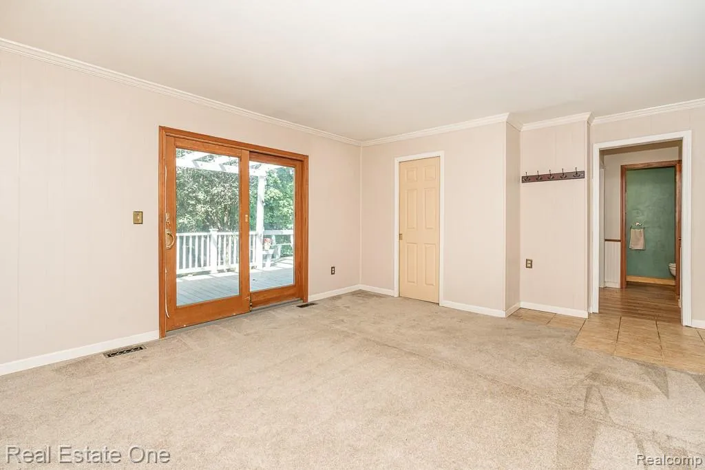 1377 Barneswood Lane Rochester Hills City MI 48306