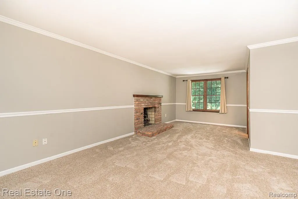 1377 Barneswood Lane Rochester Hills City MI 48306