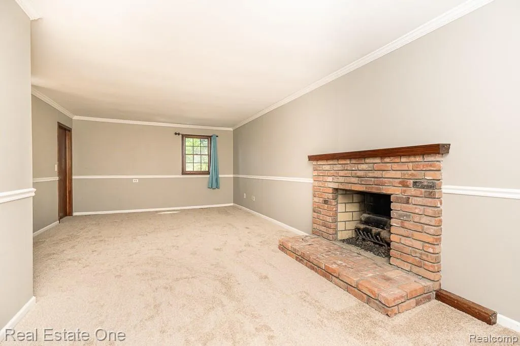 1377 Barneswood Lane Rochester Hills City MI 48306