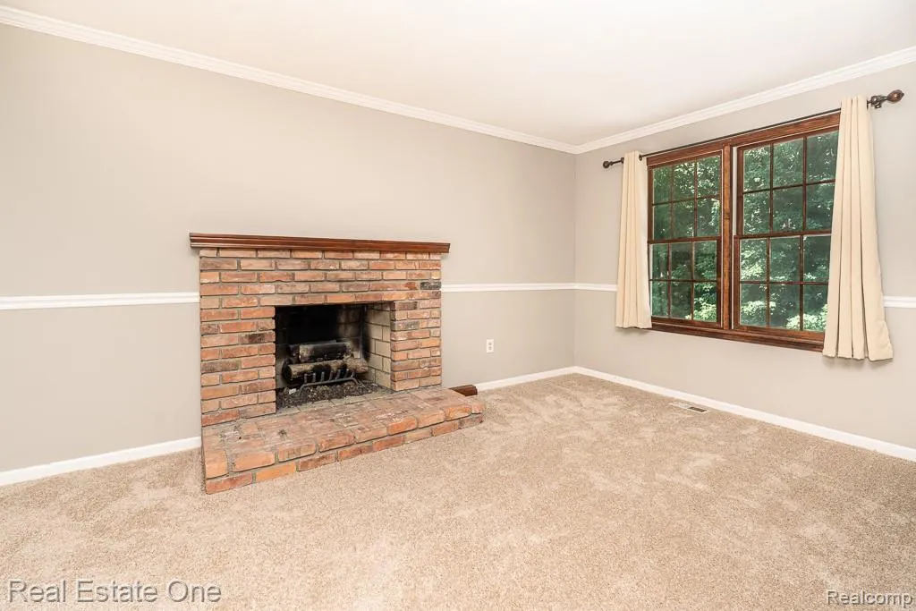 1377 Barneswood Lane Rochester Hills City MI 48306