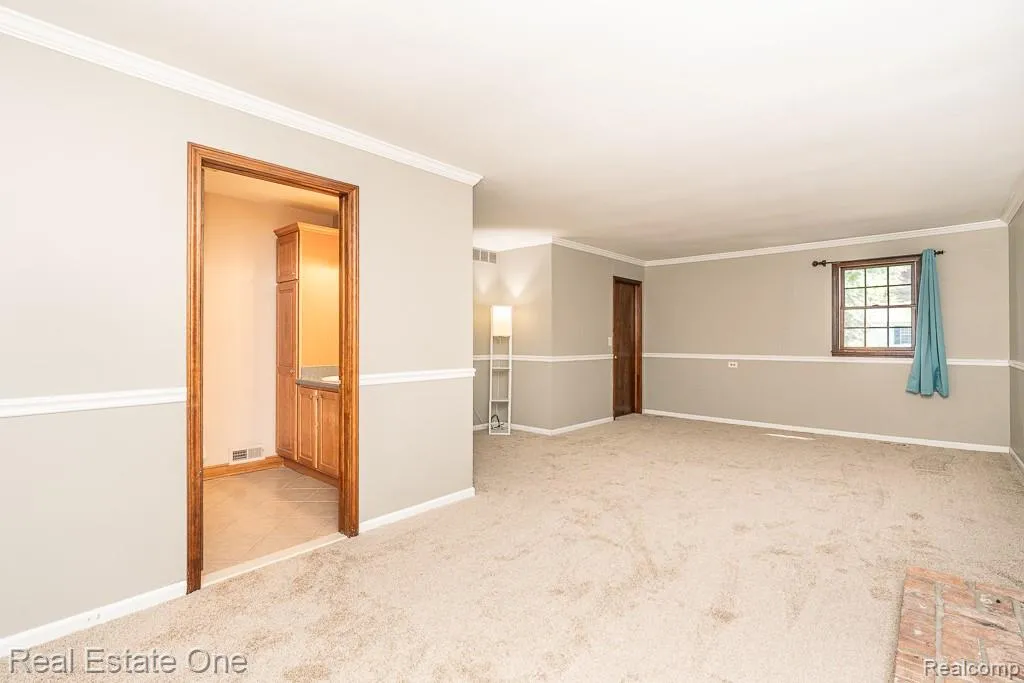 1377 Barneswood Lane Rochester Hills City MI 48306