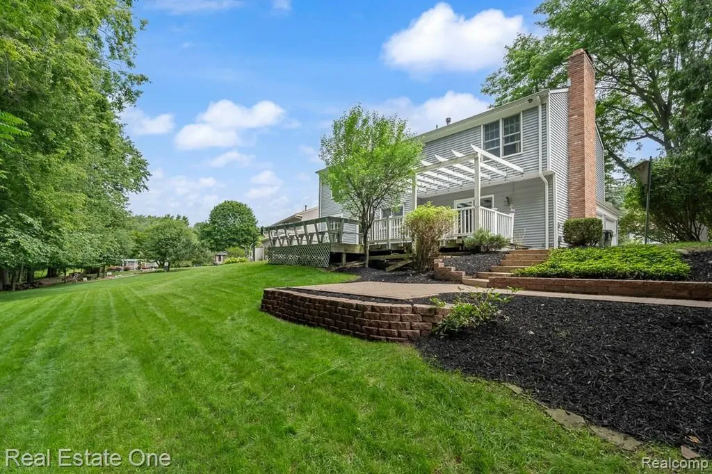 1377 Barneswood Lane Rochester Hills City MI 48306