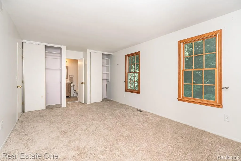 1377 Barneswood Lane Rochester Hills City MI 48306