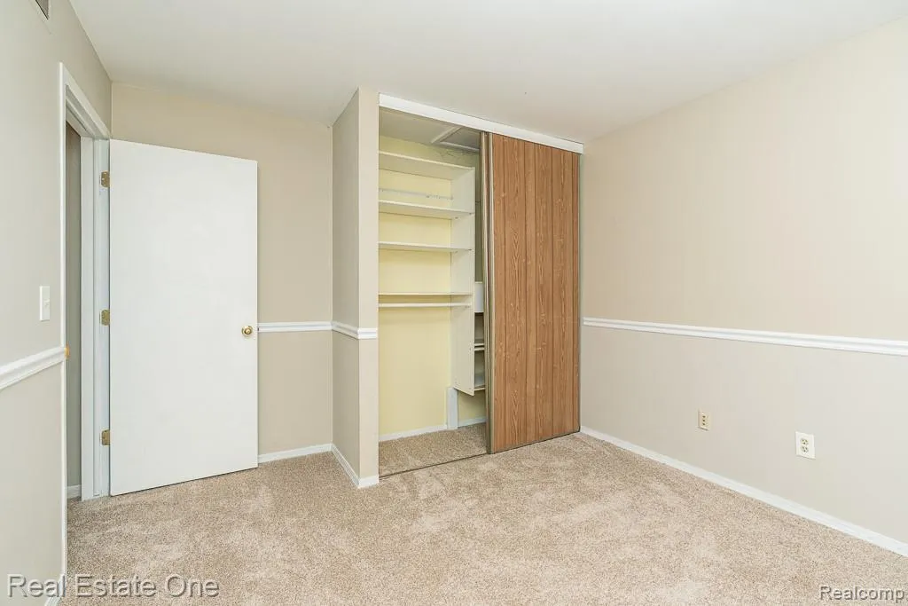 1377 Barneswood Lane Rochester Hills City MI 48306
