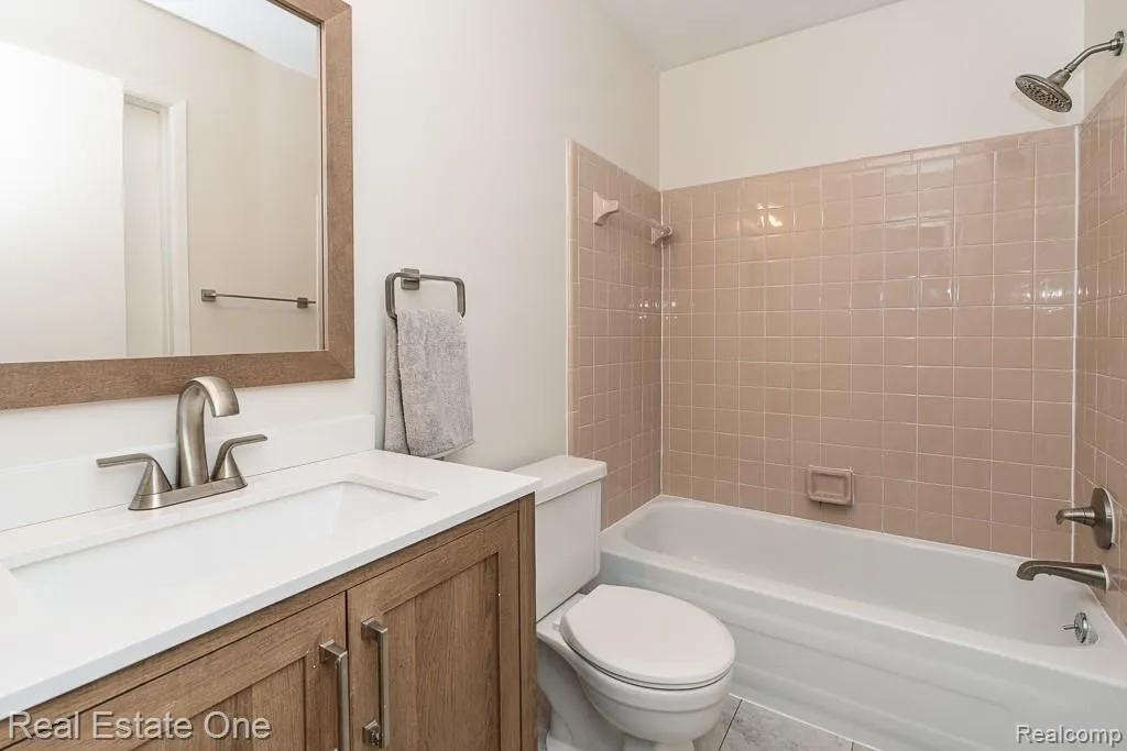 1377 Barneswood Lane Rochester Hills City MI 48306