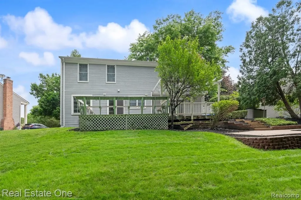 1377 Barneswood Lane Rochester Hills City MI 48306