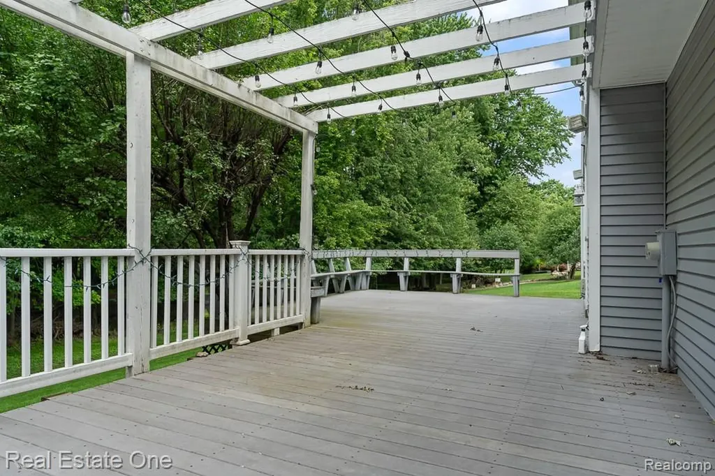 1377 Barneswood Lane Rochester Hills City MI 48306