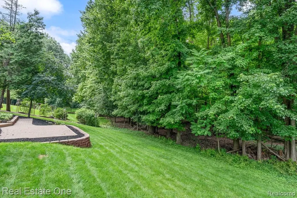 1377 Barneswood Lane Rochester Hills City MI 48306
