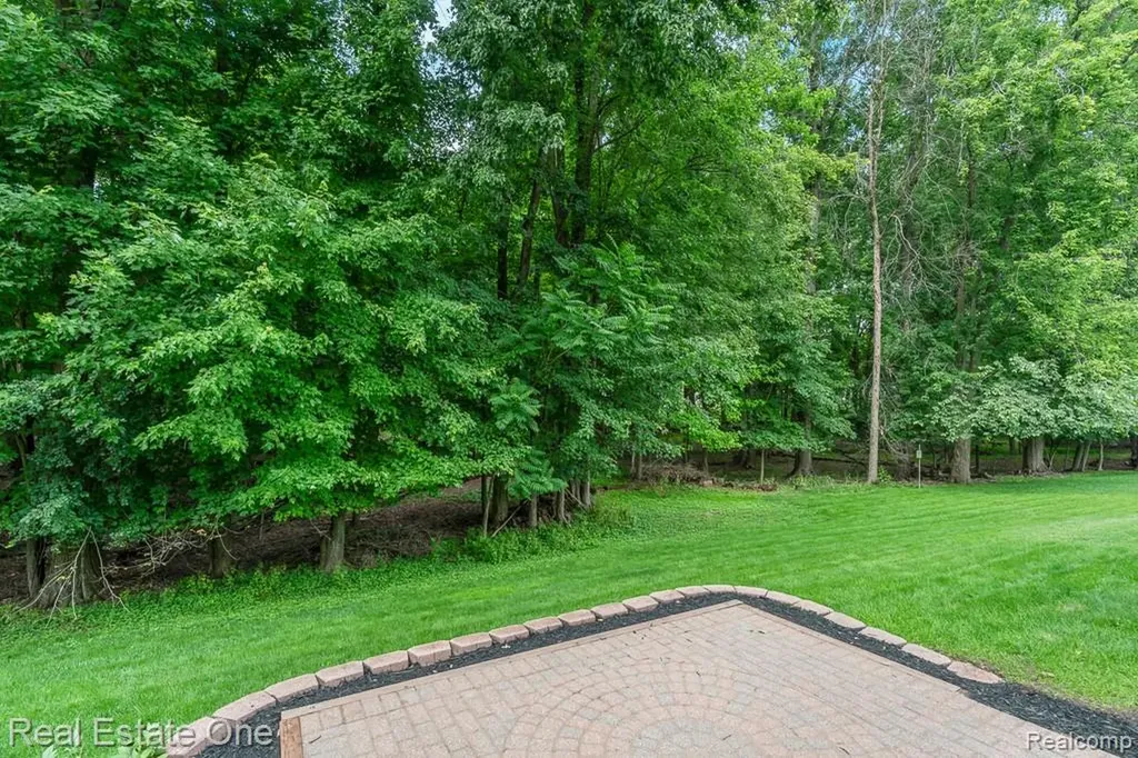 1377 Barneswood Lane Rochester Hills City MI 48306