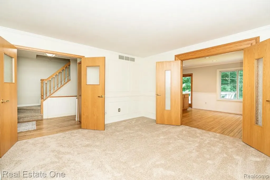 1377 Barneswood Lane Rochester Hills City MI 48306