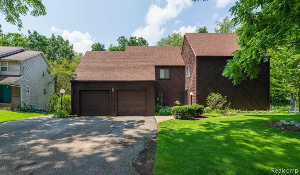 279 Fairway Court Plainwell City MI 49080