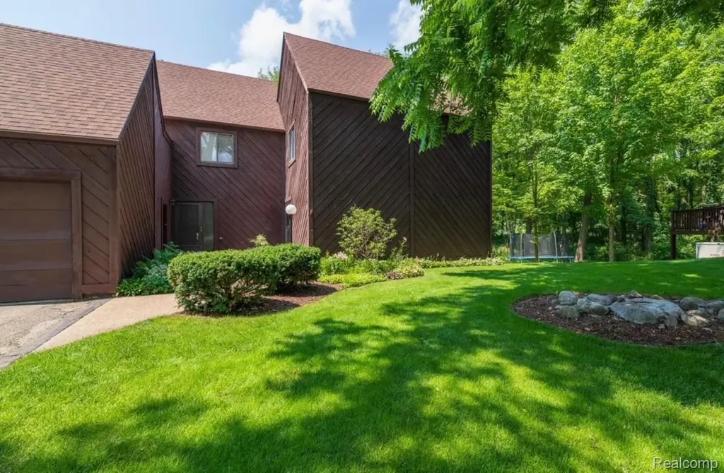 279 Fairway Court Plainwell City MI 49080
