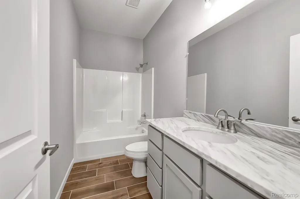 6064 Woodridge Lane Grand Blanc City MI 48439