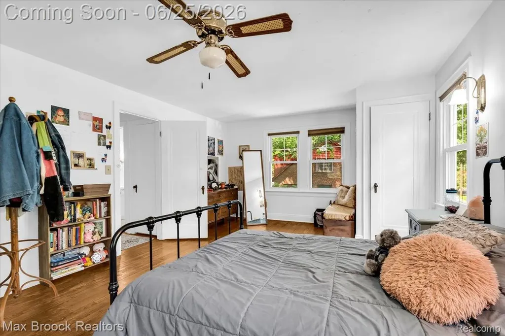 1432 E Park Place Ann Arbor City MI 48104