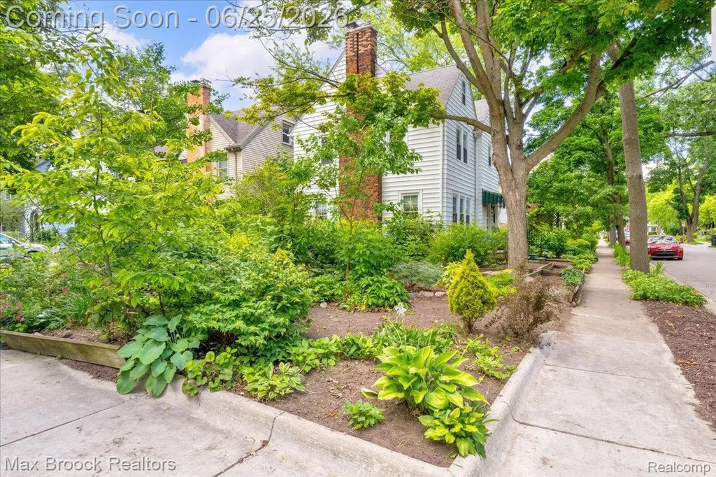 1432 E Park Place Ann Arbor City MI 48104