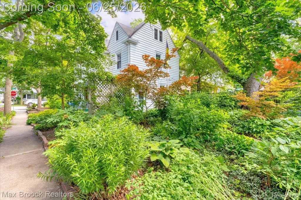 1432 E Park Place Ann Arbor City MI 48104