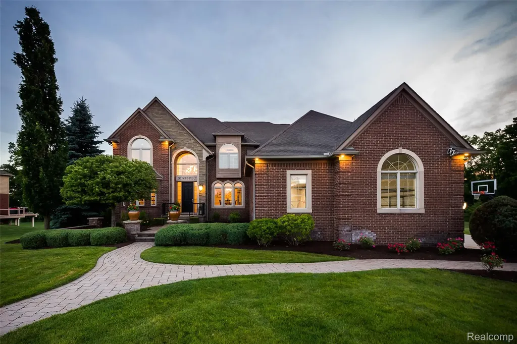 24935 Ravine Drive Lyon Charter Township MI 48178