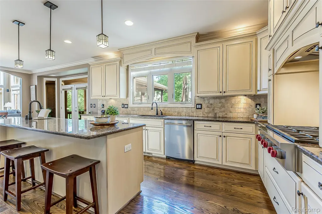 24935 Ravine Drive Lyon Charter Township MI 48178