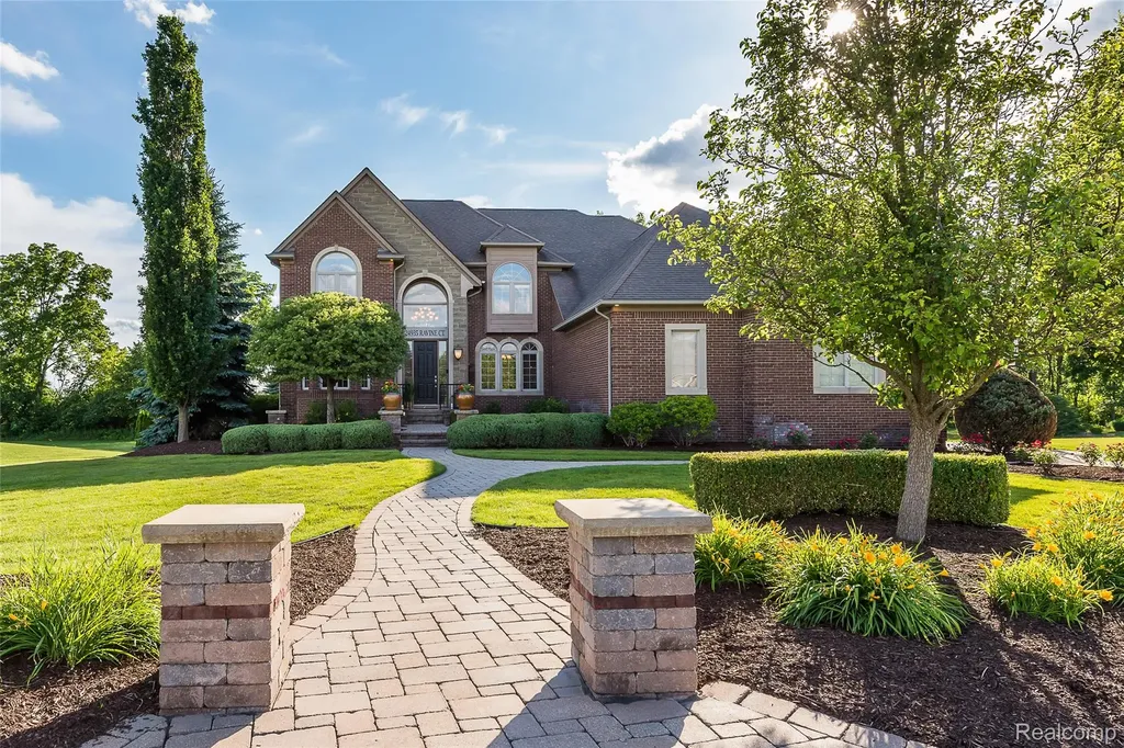 24935 Ravine Drive Lyon Charter Township MI 48178