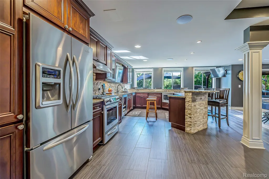 24935 Ravine Drive Lyon Charter Township MI 48178