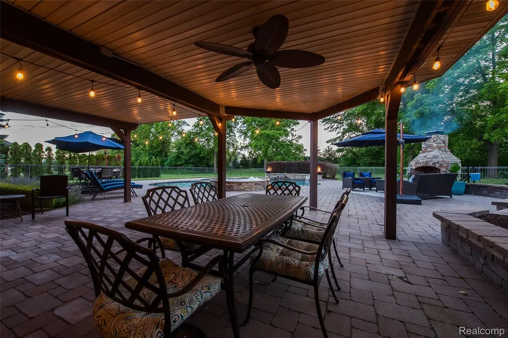 24935 Ravine Drive Lyon Charter Township MI 48178
