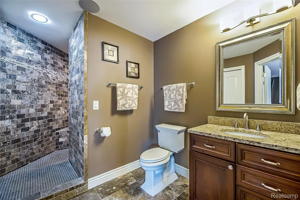 24935 Ravine Drive Lyon Charter Township MI 48178