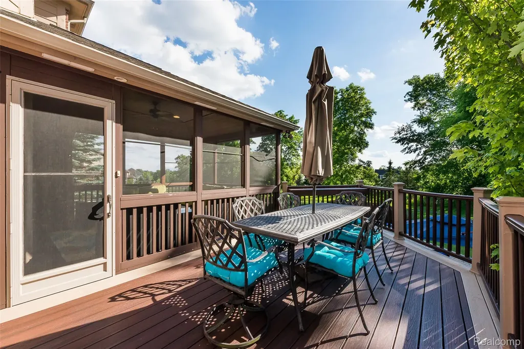 24935 Ravine Drive Lyon Charter Township MI 48178