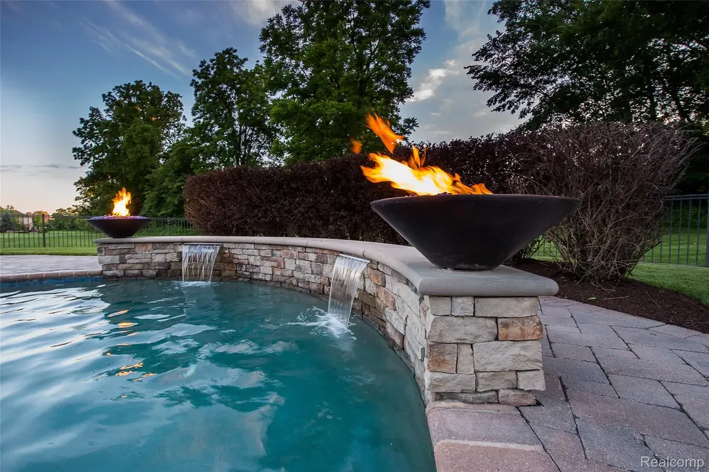 24935 Ravine Drive Lyon Charter Township MI 48178