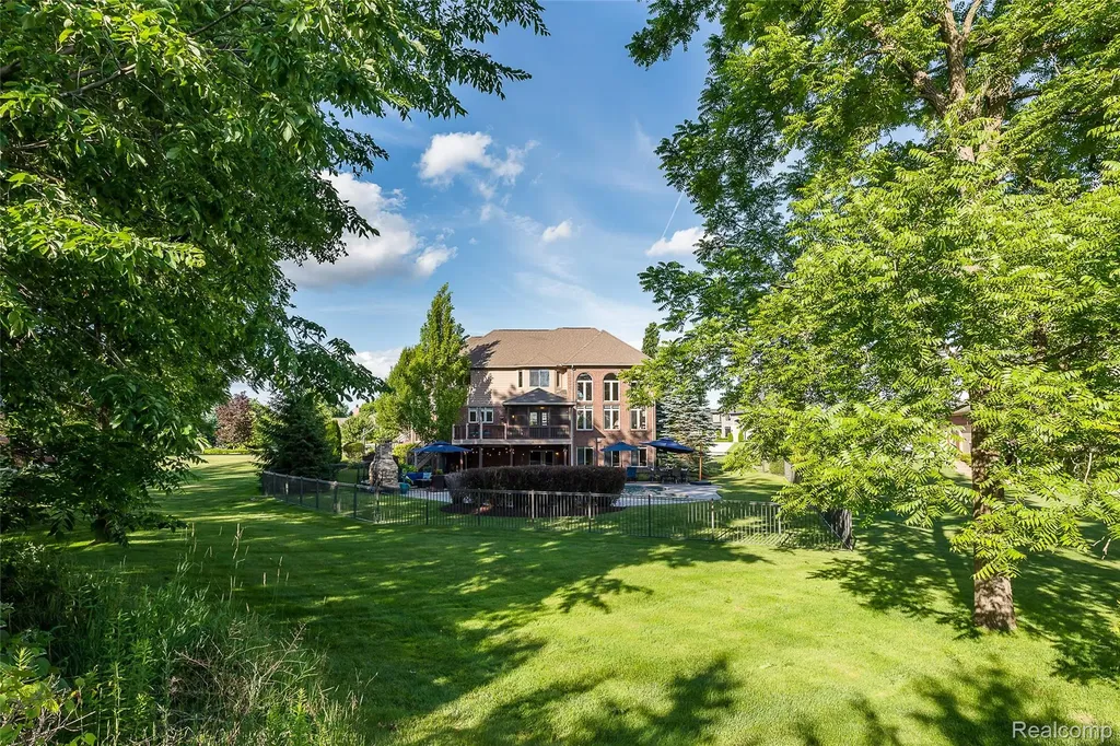 24935 Ravine Drive Lyon Charter Township MI 48178
