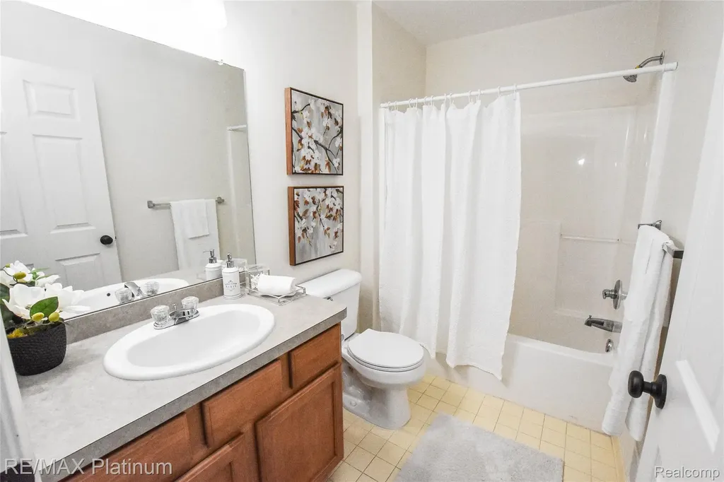1661 Sanctuary Circle Oceola Township MI 48855