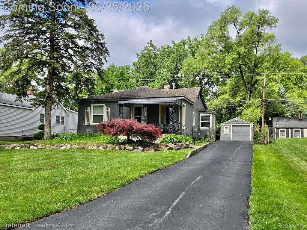 15349 Deering Street Livonia City MI 48154