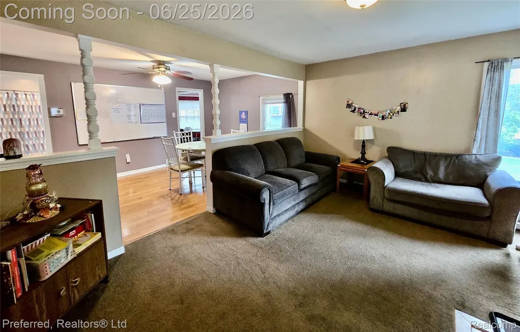 15349 Deering Street Livonia City MI 48154