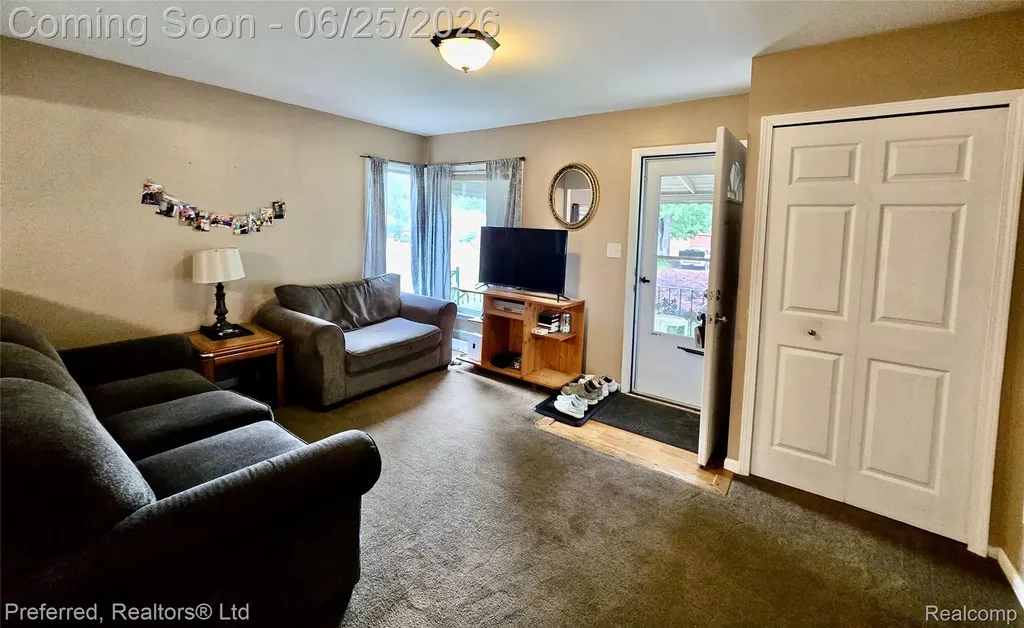 15349 Deering Street Livonia City MI 48154