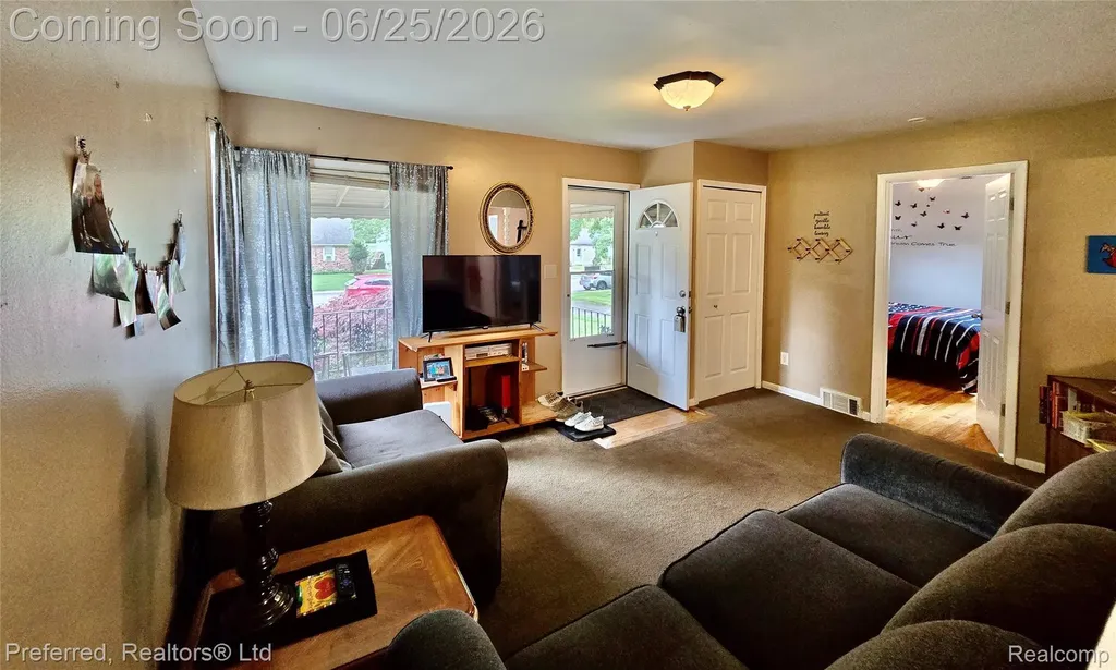 15349 Deering Street Livonia City MI 48154