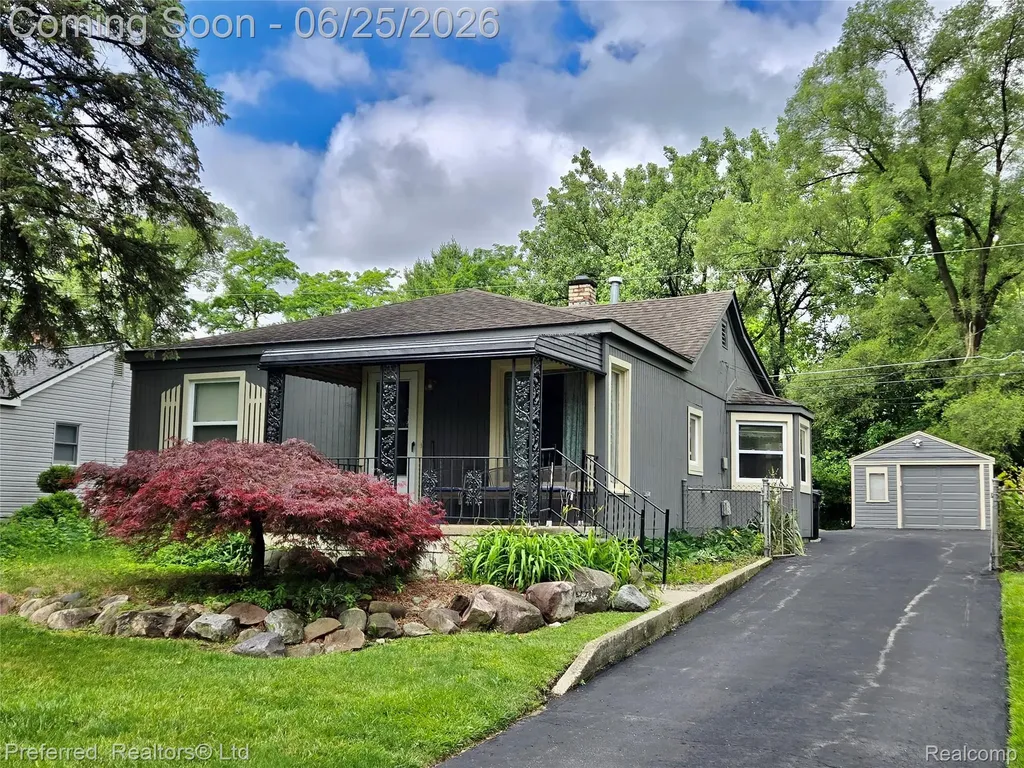 15349 Deering Street Livonia City MI 48154