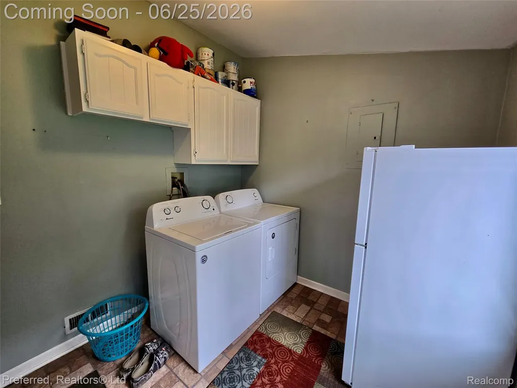15349 Deering Street Livonia City MI 48154