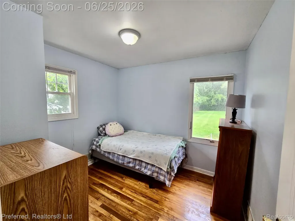 15349 Deering Street Livonia City MI 48154