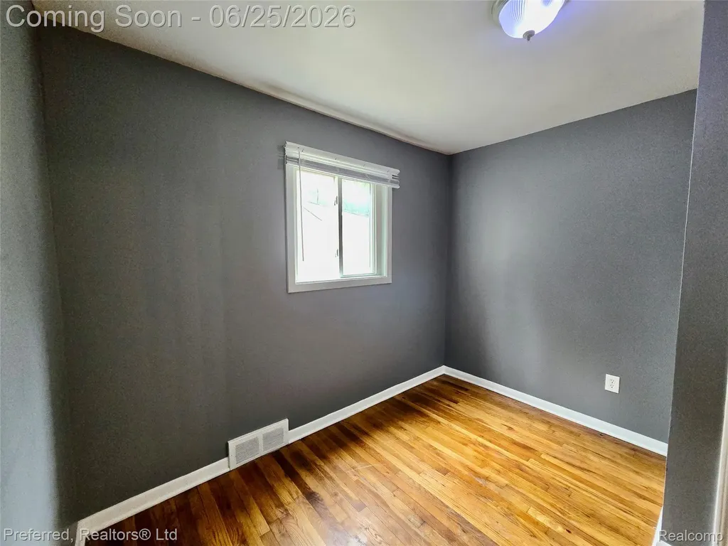 15349 Deering Street Livonia City MI 48154