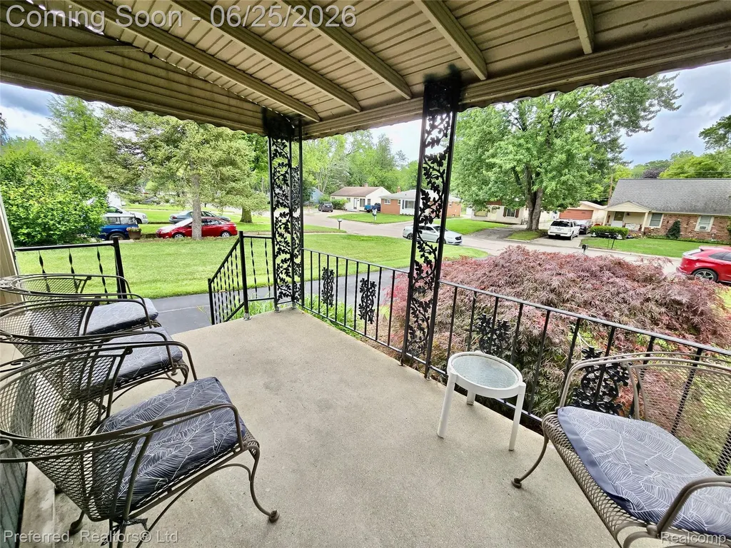 15349 Deering Street Livonia City MI 48154