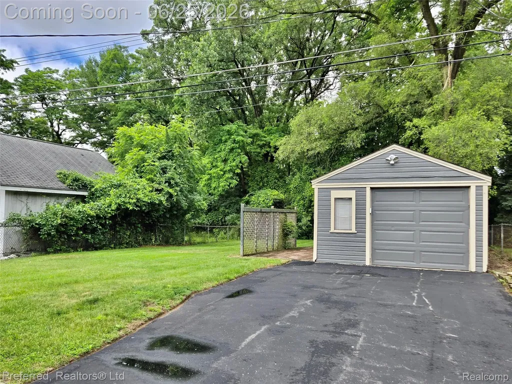 15349 Deering Street Livonia City MI 48154