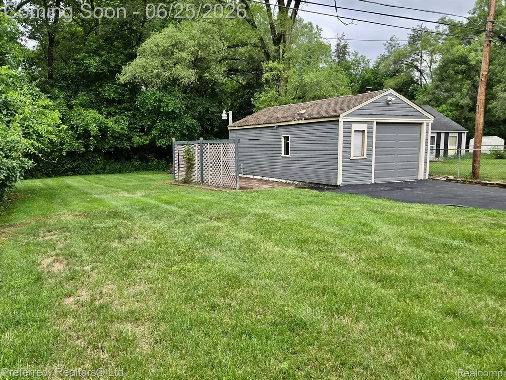 15349 Deering Street Livonia City MI 48154