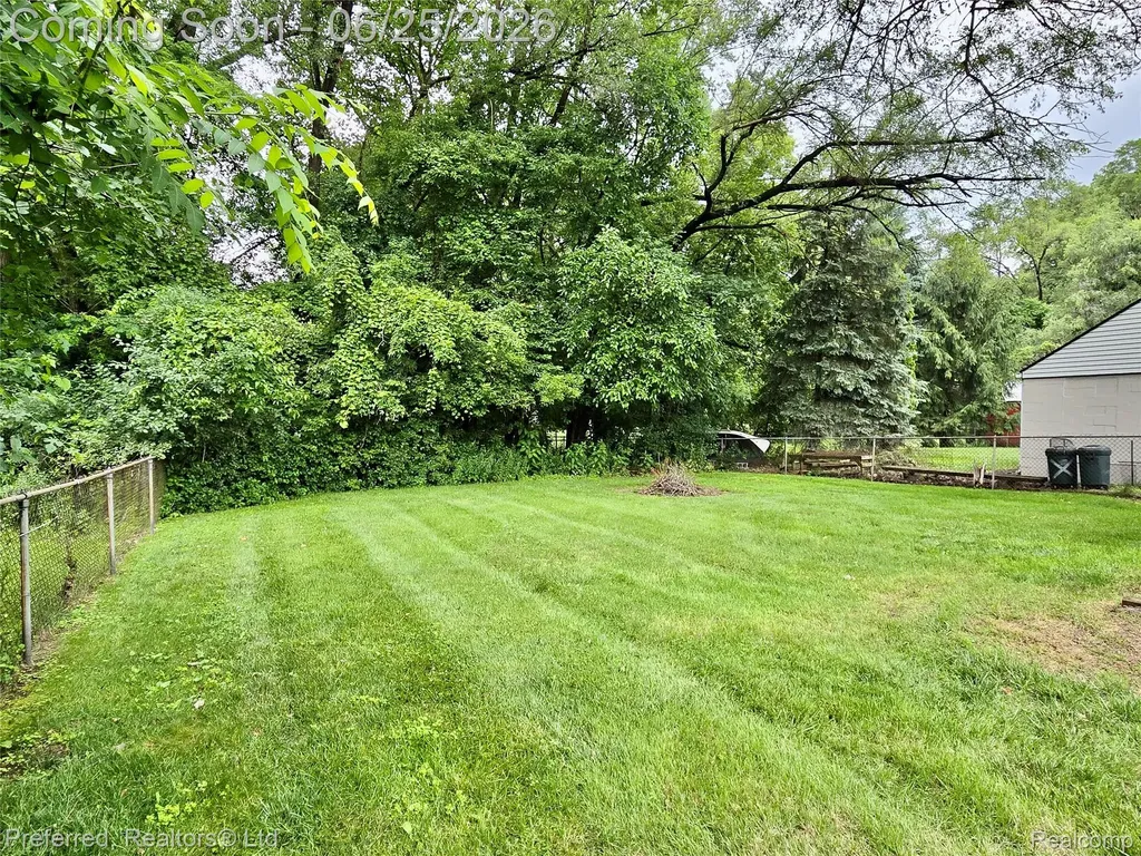 15349 Deering Street Livonia City MI 48154