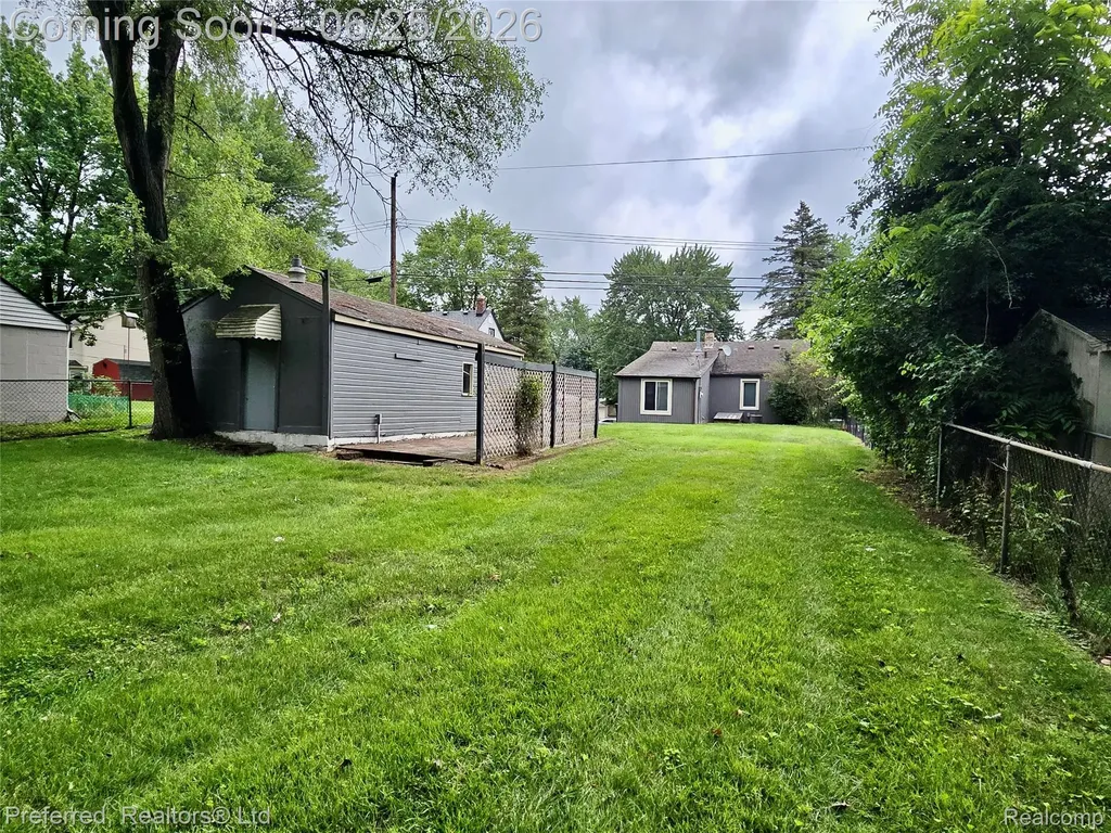 15349 Deering Street Livonia City MI 48154