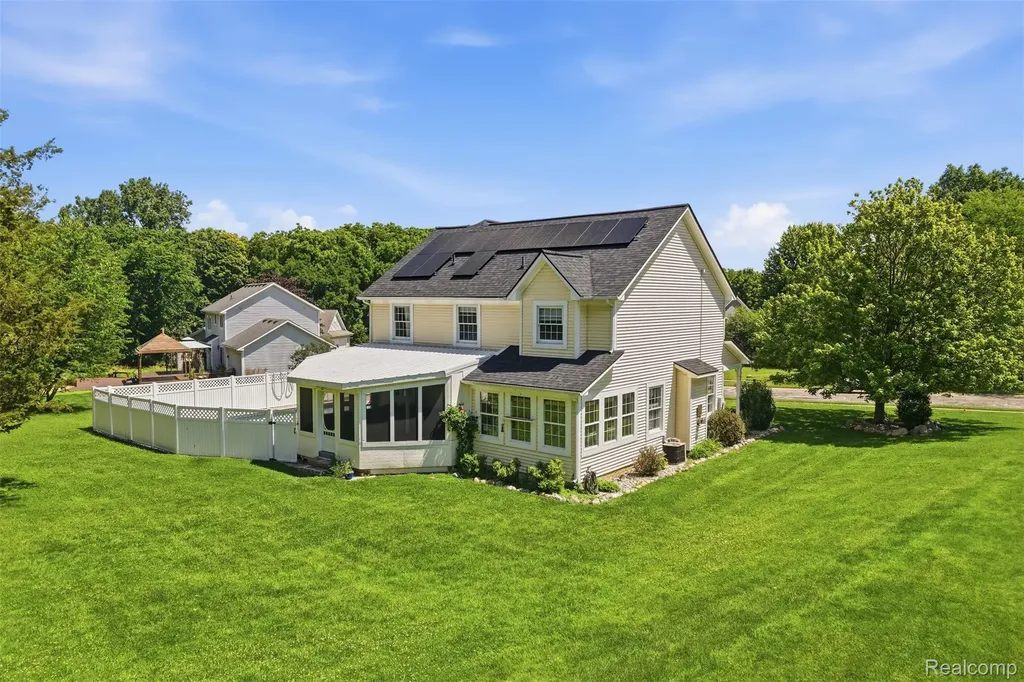 11673 Orchardview Drive Fenton City MI 48430