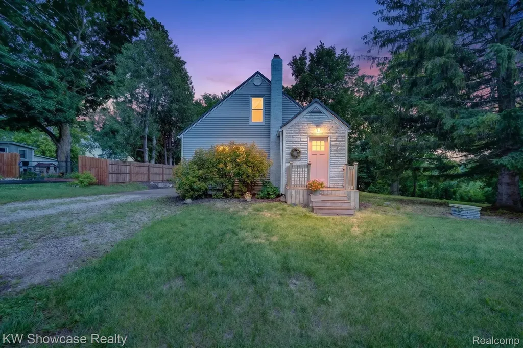 407 Broadway Springfield Charter Township MI 48350